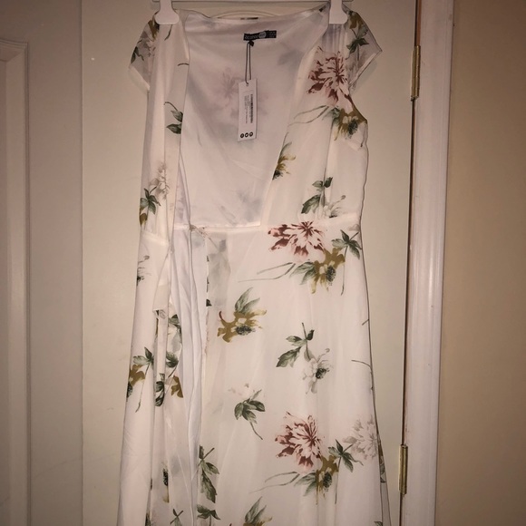 True white boohoo wrap dress 🎀🎀 - Picture 2 of 7